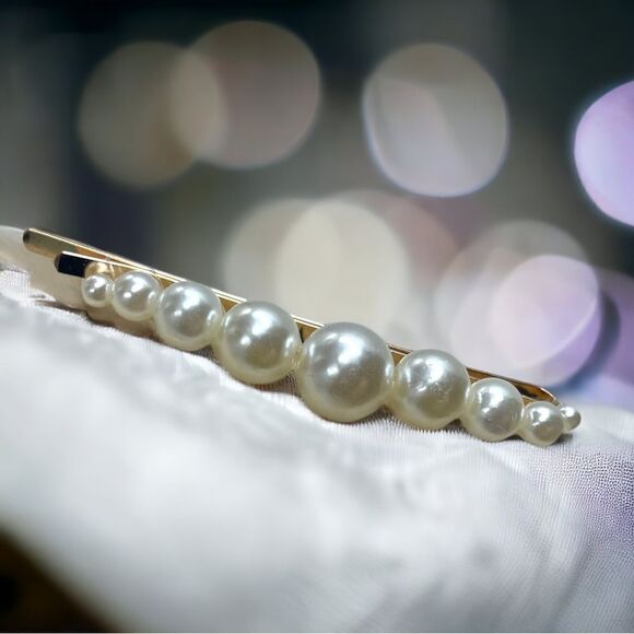 Pearl on Gold Hardware l Hair Clip, Barrette l Trending l New - Picture 9 of 9